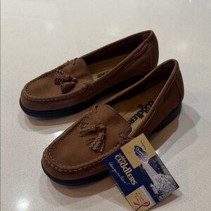 NWT Cobbie Cubblers Women’s Brown Leather Loafers with Tassels Size 8W